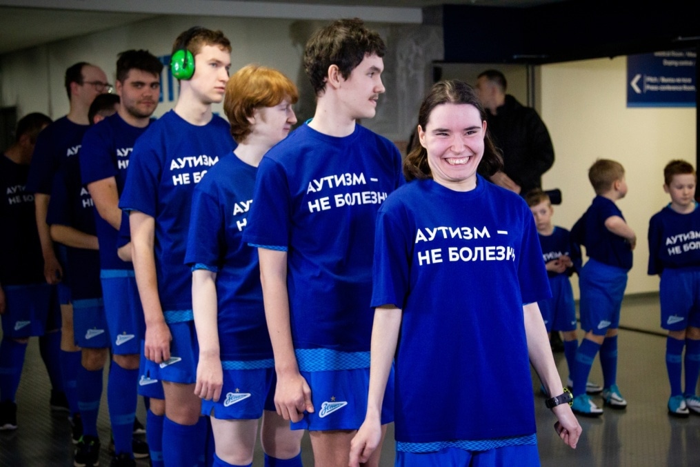 Акция «Аутизм — не болезнь» перед матчем «Зенит» — «Анжи»