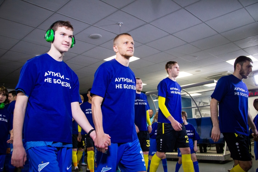 Акция «Аутизм — не болезнь» перед матчем «Зенит» — «Анжи»