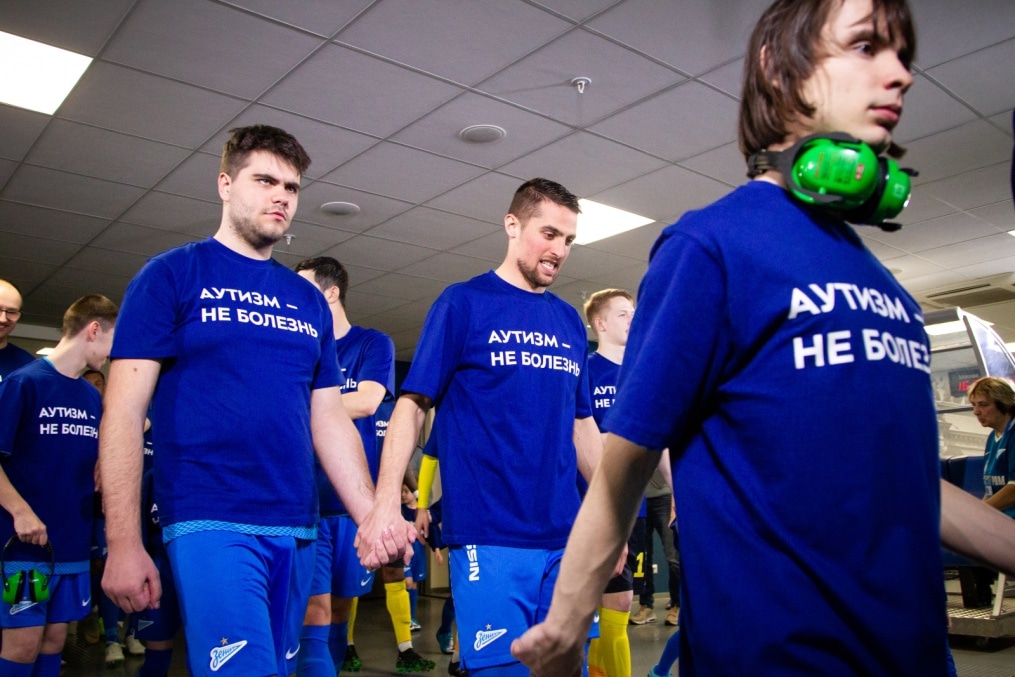 Акция «Аутизм — не болезнь» перед матчем «Зенит» — «Анжи»