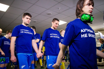 Акция «Аутизм — не болезнь» перед матчем «Зенит» — «Анжи»