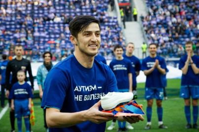 Акция «Аутизм — не болезнь» перед матчем «Зенит» — «Анжи»