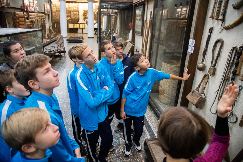 Команда «Газпром»-Академии 2007 г.р., на экскурсии в Этнографическом музее