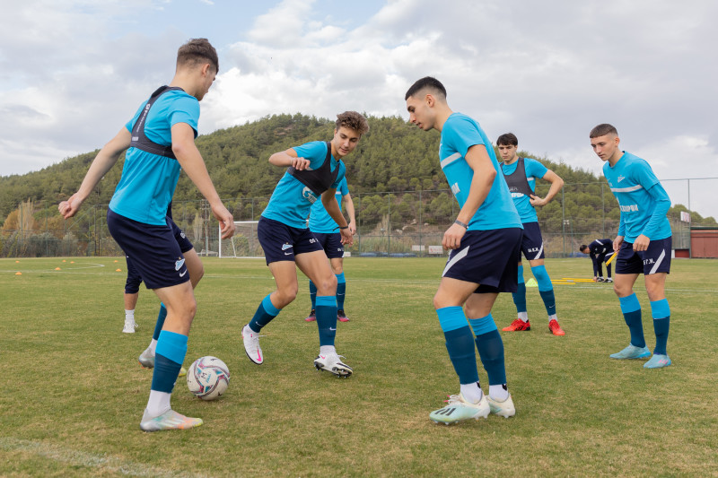 «Газпром» — тренировочные сборы «Зенита»-м в Турции: 19 ноября, утренняя тренировка