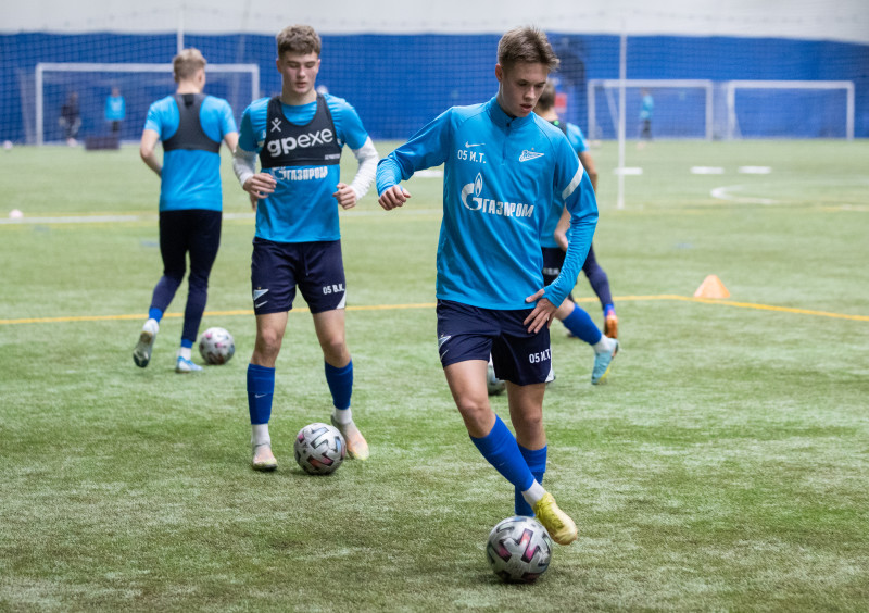 Тренировка команд ЮФЛ-1 и ЮФЛ-2 в «Газпром»-Академии