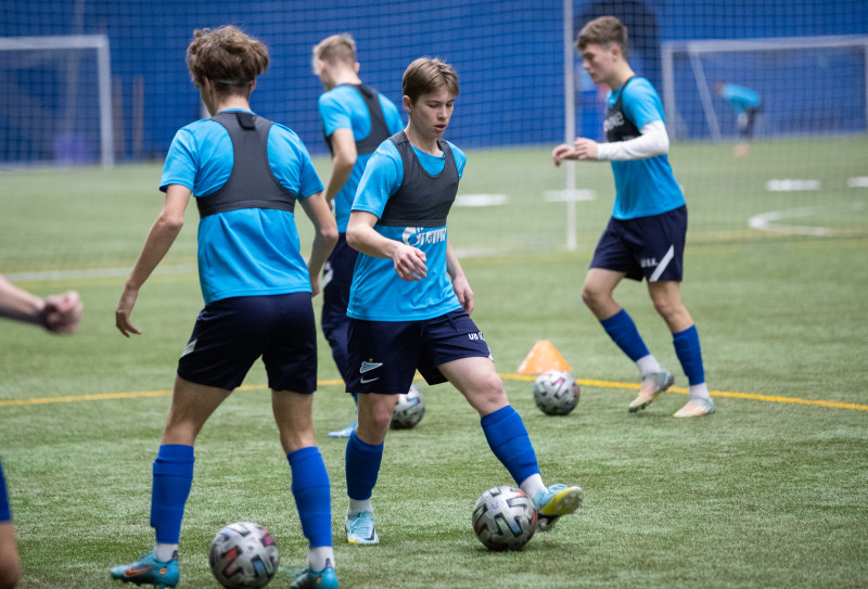 Тренировка команд ЮФЛ-1 и ЮФЛ-2 в «Газпром»-Академии