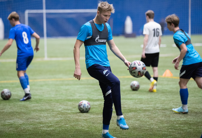 Тренировка команд ЮФЛ-1 и ЮФЛ-2 в «Газпром»-Академии