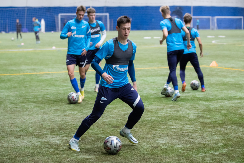 Тренировка команд ЮФЛ-1 и ЮФЛ-2 в «Газпром»-Академии