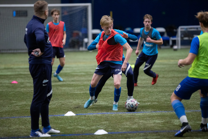 Тренировка команд ЮФЛ-1 и ЮФЛ-2 в «Газпром»-Академии