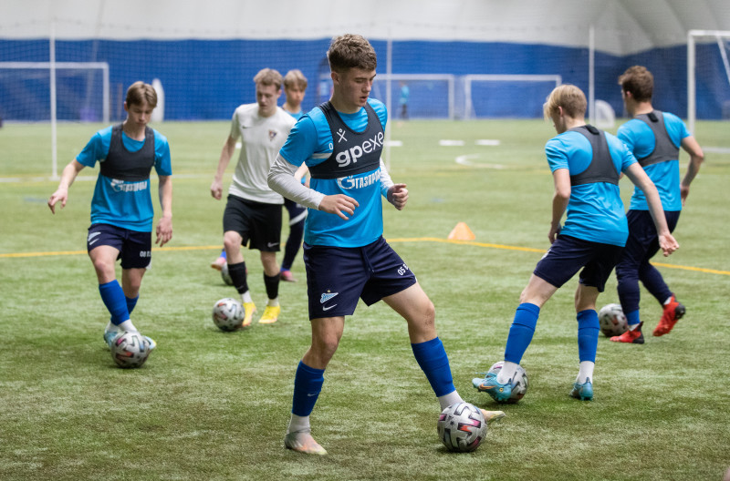 Тренировка команд ЮФЛ-1 и ЮФЛ-2 в «Газпром»-Академии