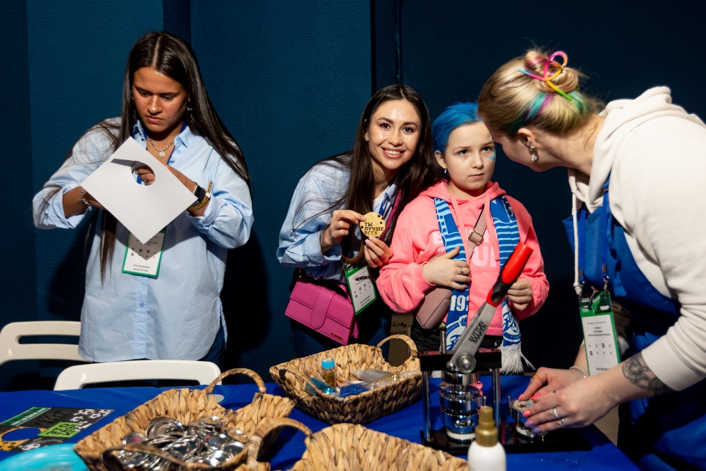 Мастерская художника на Фан-променаде «Праздник весны» перед матчем с «Пари НН»