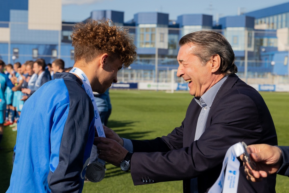 Торжественное вручение серебряных медалей «Зениту»-м