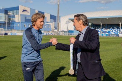 Торжественное вручение серебряных медалей «Зениту»-м