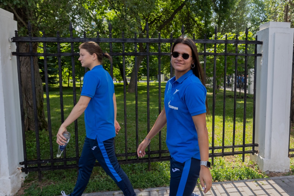 Прогулка  женской команды перед матчем с «Крыльями Советов»