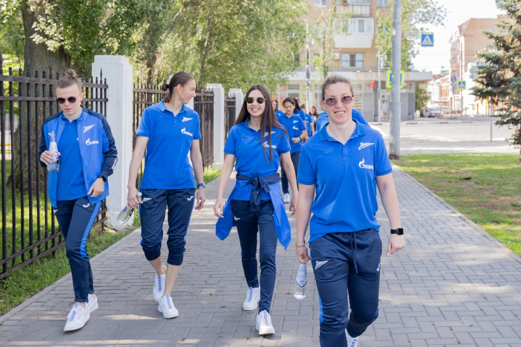 Прогулка  женской команды перед матчем с «Крыльями Советов»