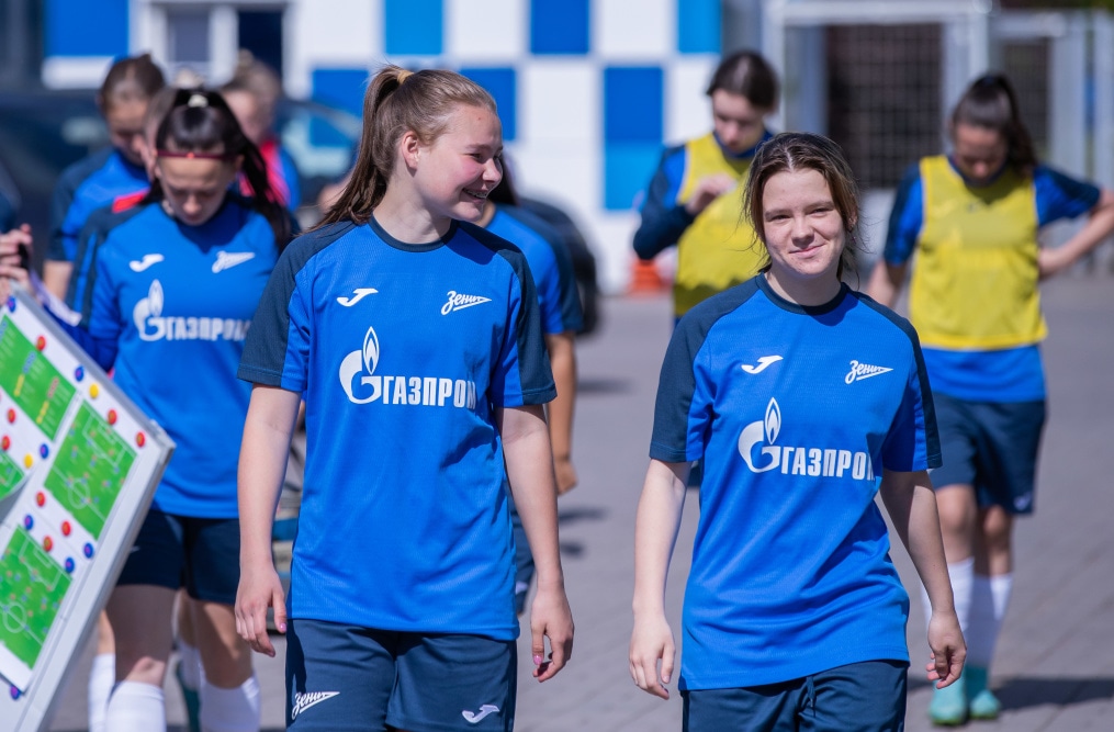 Тренировка женской молодежной команды перед матчем с «Мастер Сатурном»