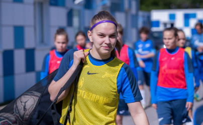 Тренировка женской молодежной команды перед матчем с «Мастер Сатурном»
