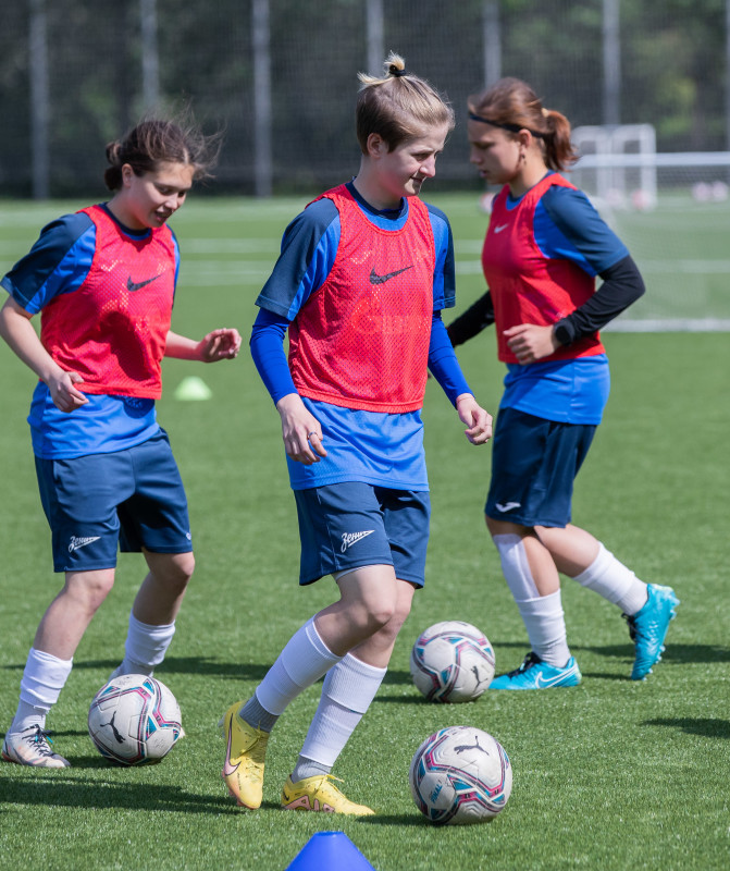 Тренировка женской молодежной команды перед матчем с «Мастер Сатурном»
