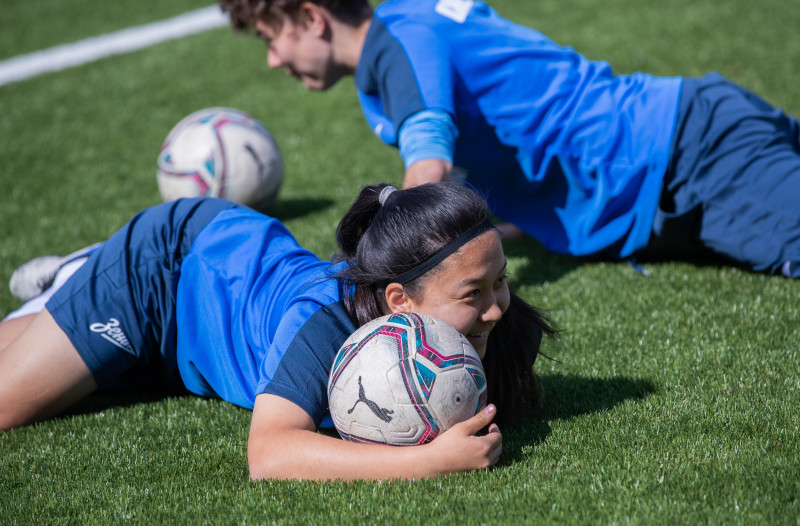 Тренировка женской молодежной команды перед матчем с «Мастер Сатурном»