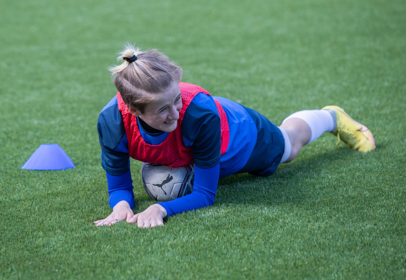 Тренировка женской молодежной команды перед матчем с «Мастер Сатурном»