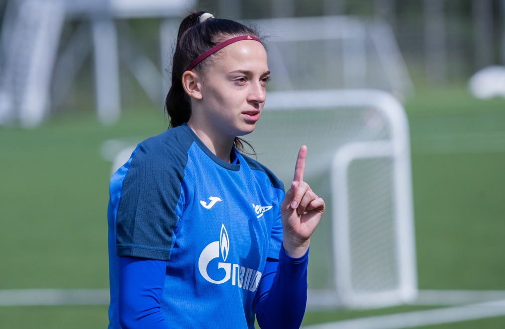 Тренировка женской молодежной команды перед матчем с «Мастер Сатурном»