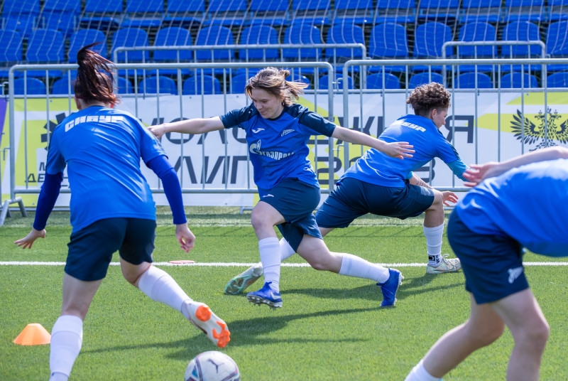 Тренировка женской молодежной команды перед матчем с «Мастер Сатурном»