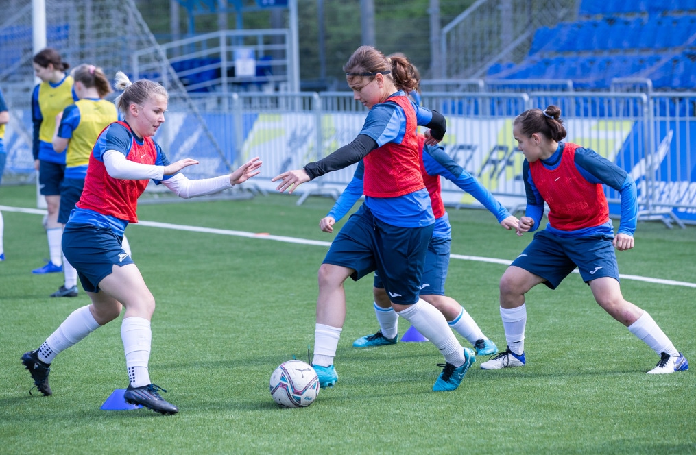 Тренировка женской молодежной команды перед матчем с «Мастер Сатурном»