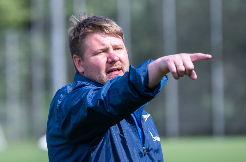 Тренировка женской молодежной команды перед матчем с «Мастер Сатурном»