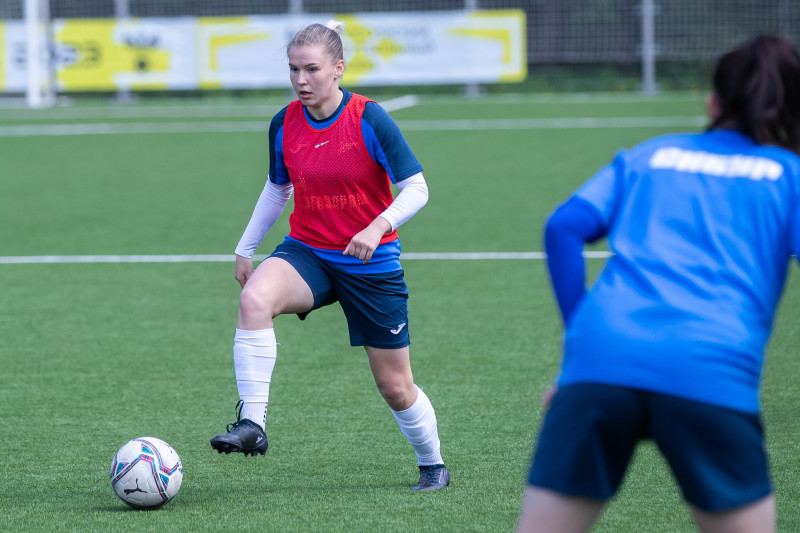 Тренировка женской молодежной команды перед матчем с «Мастер Сатурном»