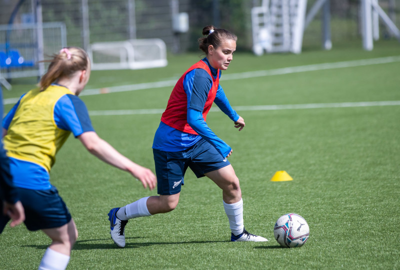 Тренировка женской молодежной команды перед матчем с «Мастер Сатурном»