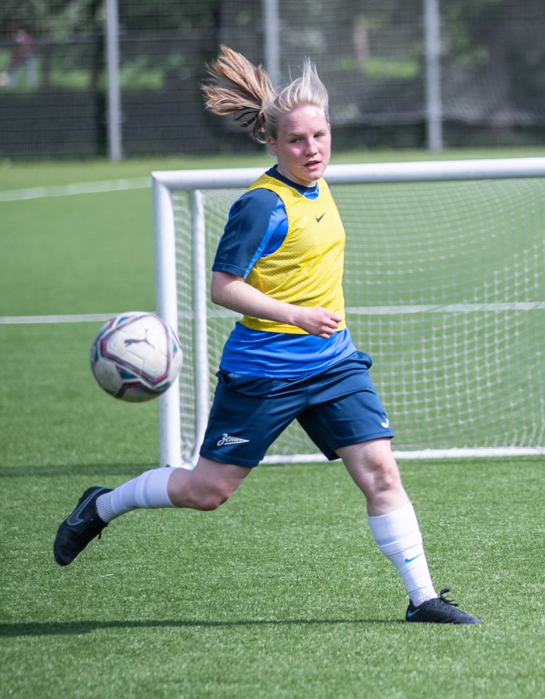 Тренировка женской молодежной команды перед матчем с «Мастер Сатурном»