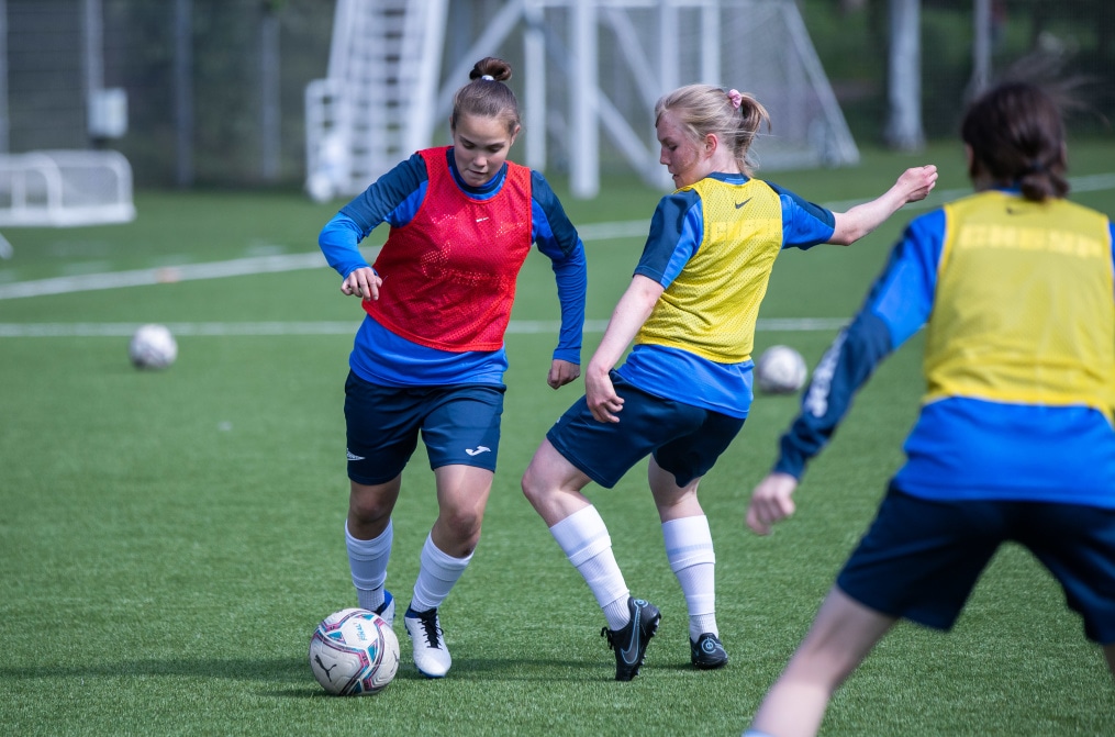 Тренировка женской молодежной команды перед матчем с «Мастер Сатурном»