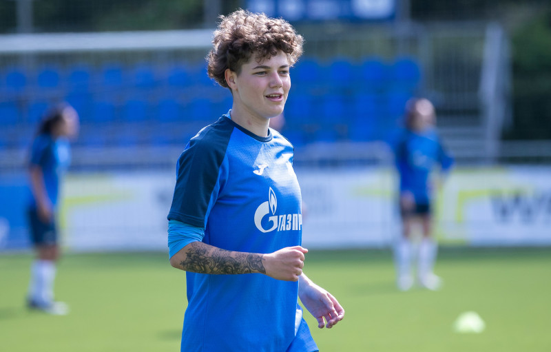 Тренировка женской молодежной команды перед матчем с «Мастер Сатурном»