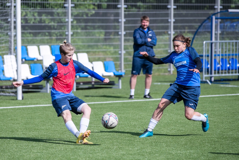 Тренировка женской молодежной команды перед матчем с «Мастер Сатурном»