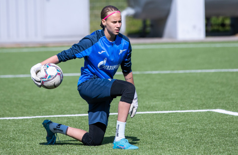 Тренировка женской молодежной команды перед матчем с «Мастер Сатурном»