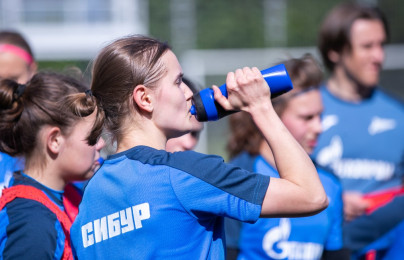 Тренировка женской молодежной команды перед матчем с «Мастер Сатурном»
