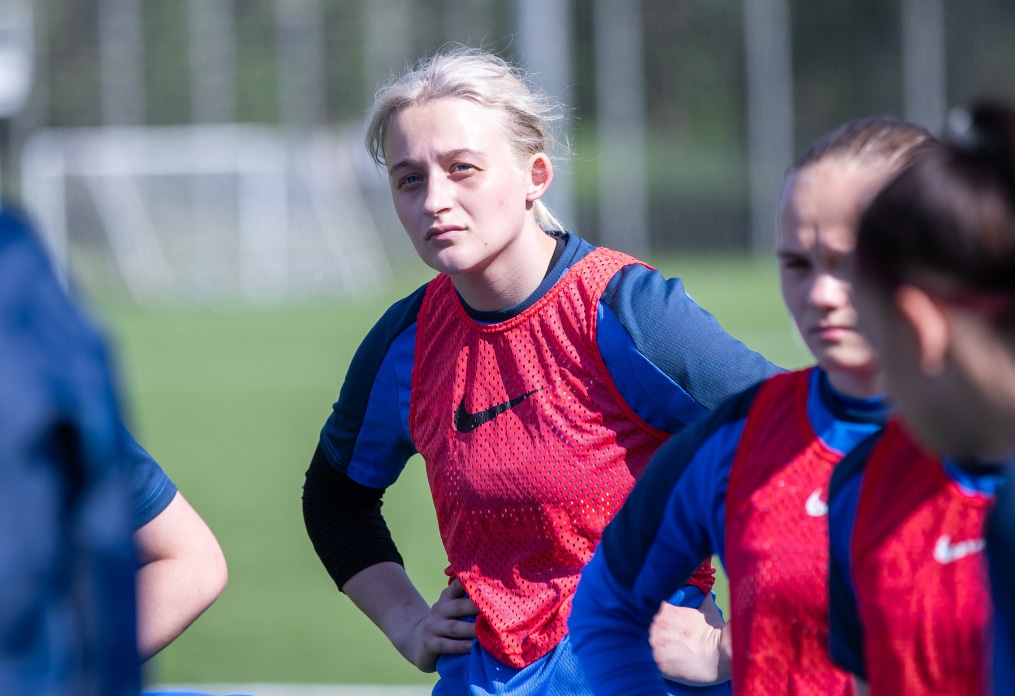 Тренировка женской молодежной команды перед матчем с «Мастер Сатурном»