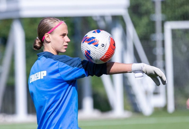 Тренировка женской молодежной команды перед матчем с «Мастер Сатурном»