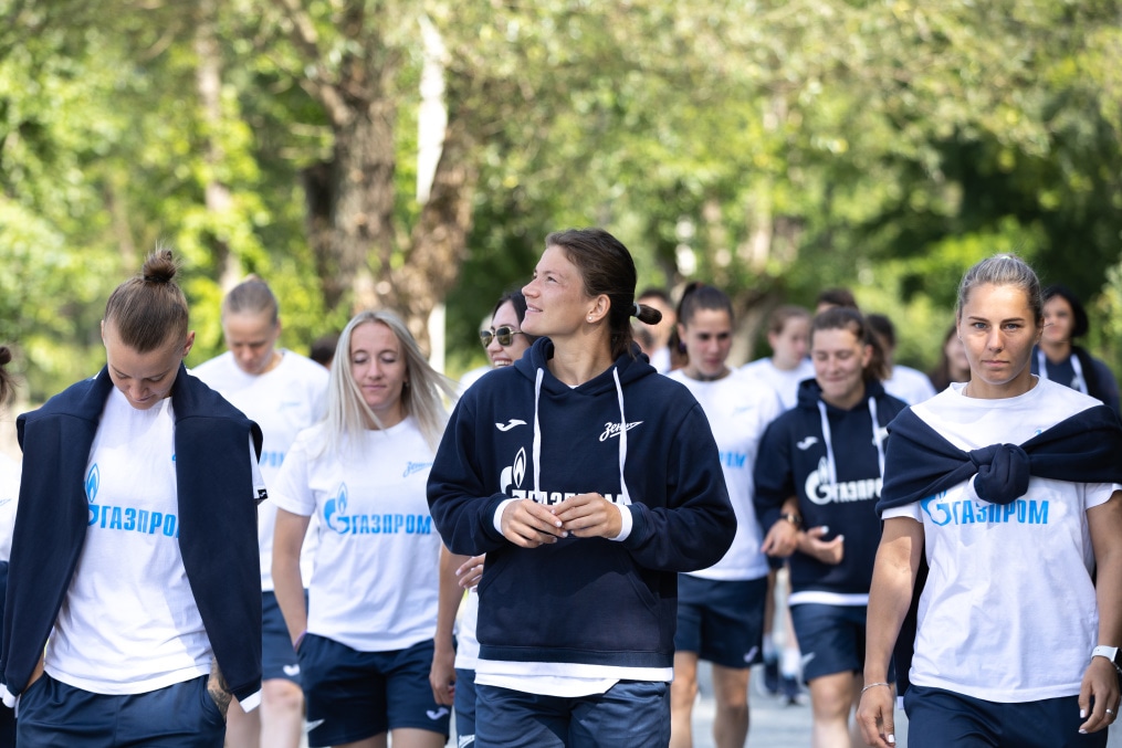 Прогулка женской команды перед матчем «Рязань-ВДВ» — «Зенит»