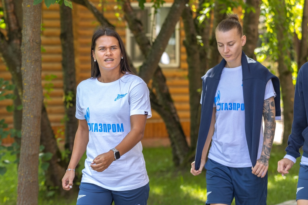 Прогулка женской команды перед матчем «Рязань-ВДВ» — «Зенит»