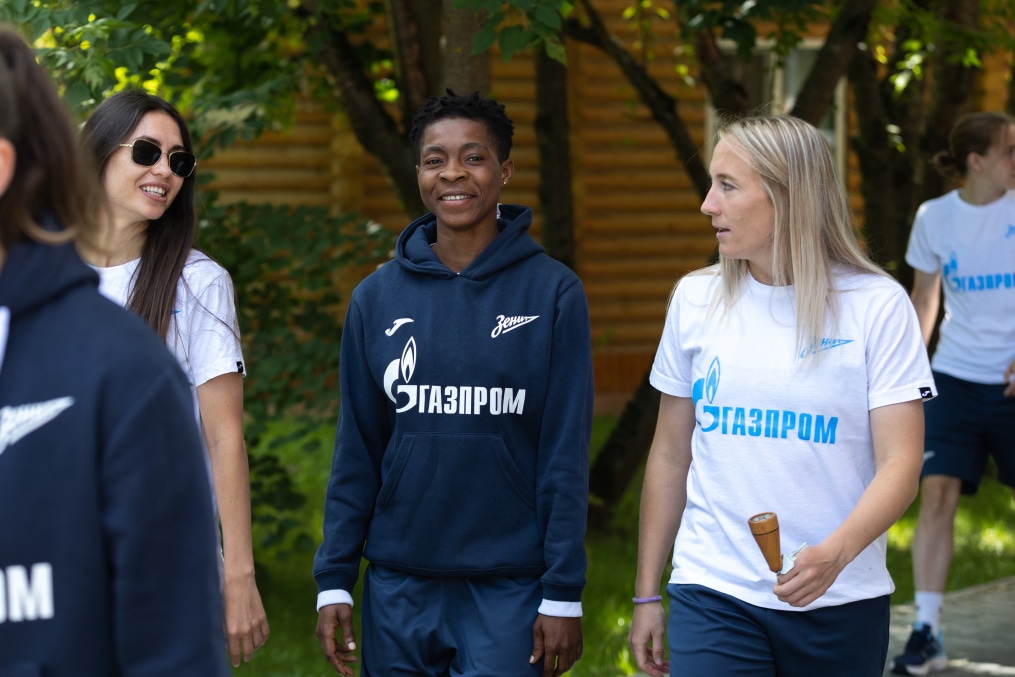 Прогулка женской команды перед матчем «Рязань-ВДВ» — «Зенит»