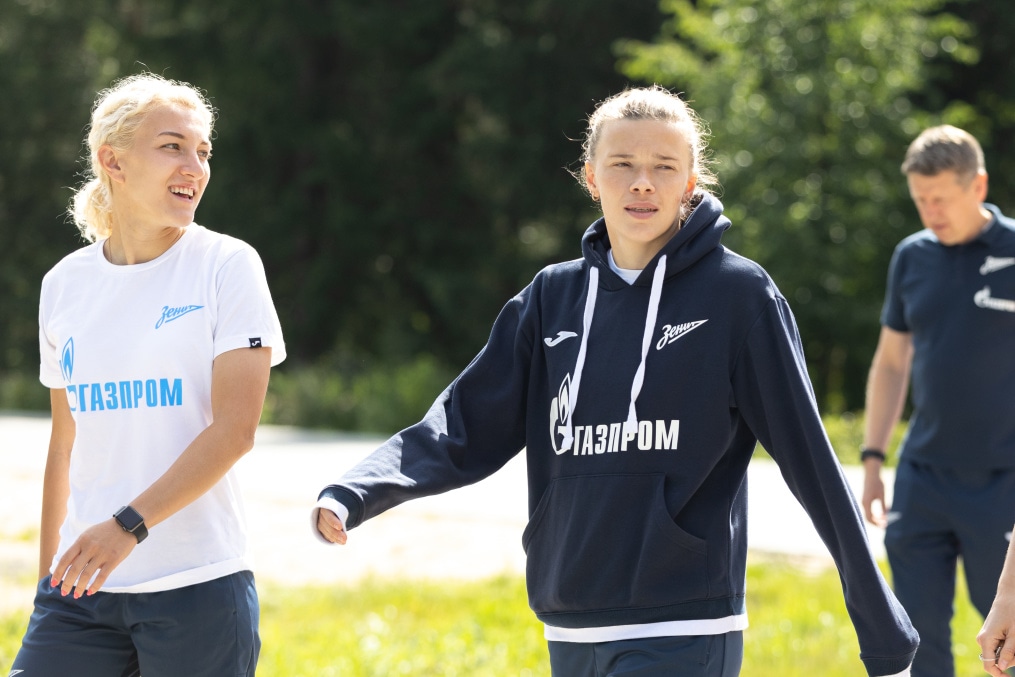 Прогулка женской команды перед матчем «Рязань-ВДВ» — «Зенит»