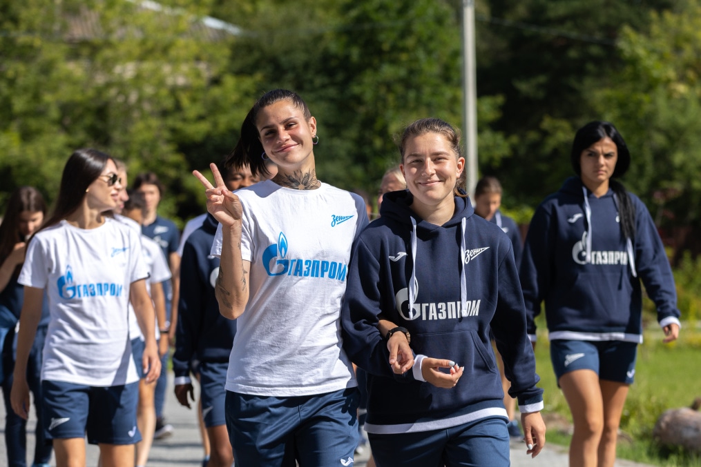 Прогулка женской команды перед матчем «Рязань-ВДВ» — «Зенит»