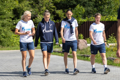 Прогулка женской команды перед матчем «Рязань-ВДВ» — «Зенит»