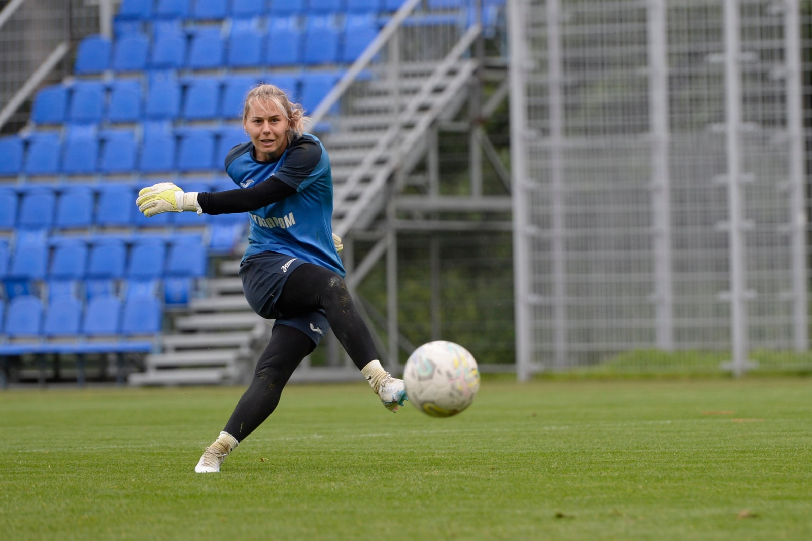 Тренировка женской команды «Зенит» перед матчем 1/4 финала Кубка России с «Енисеем»