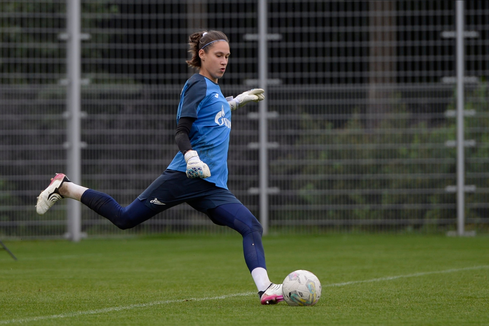 Тренировка женской команды «Зенит» перед матчем 1/4 финала Кубка России с «Енисеем»