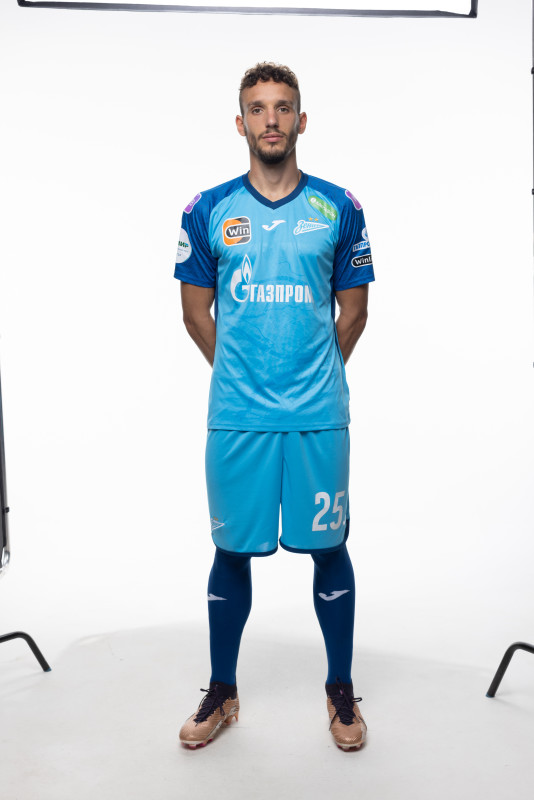 Индивидуальная фотосессия игроков основного состава в форме Joma сезона 2023/24