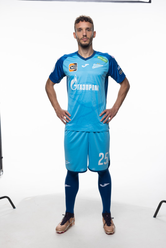 Индивидуальная фотосессия игроков основного состава в форме Joma сезона 2023/24