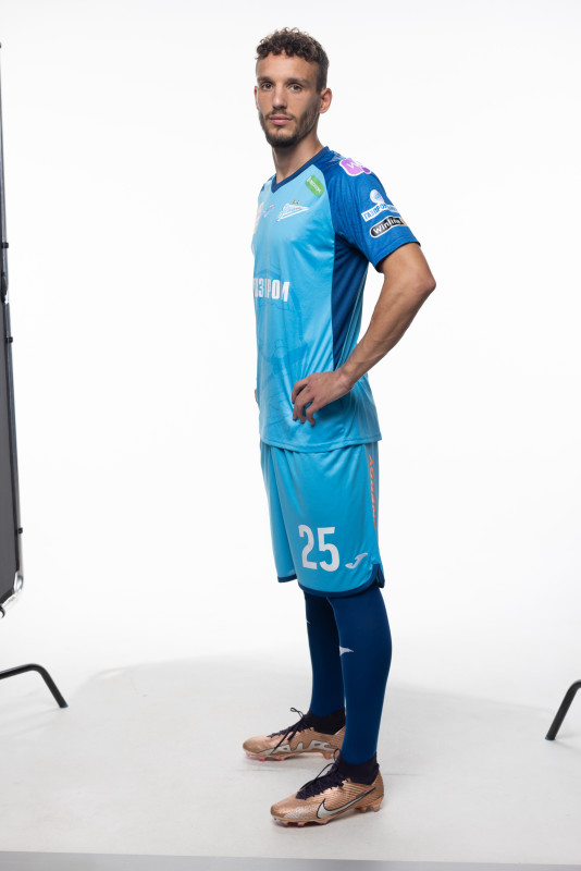 Индивидуальная фотосессия игроков основного состава в форме Joma сезона 2023/24