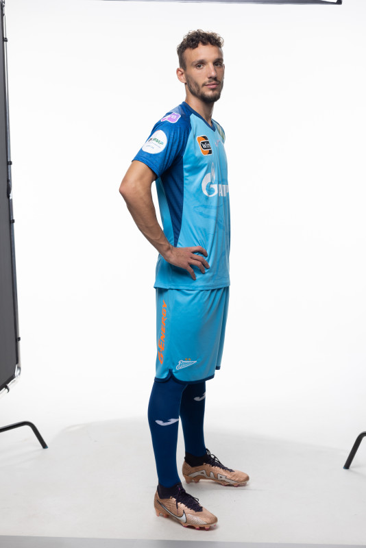 Индивидуальная фотосессия игроков основного состава в форме Joma сезона 2023/24