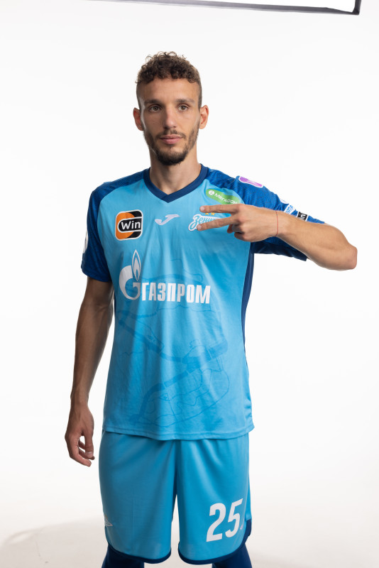 Индивидуальная фотосессия игроков основного состава в форме Joma сезона 2023/24